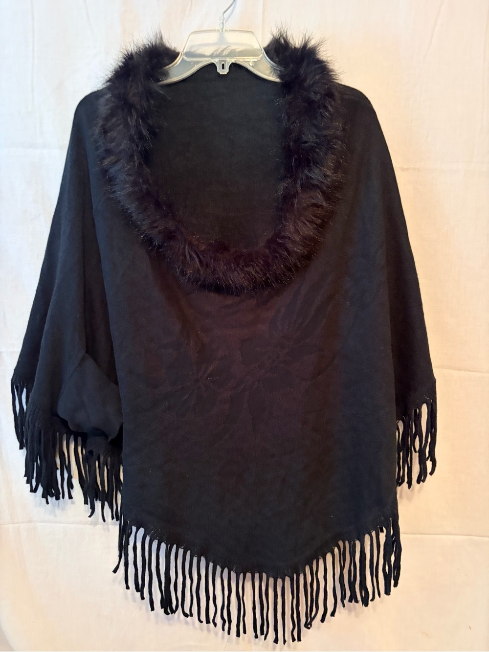 Black knit soft faux fur collar, fringe trim at the hem